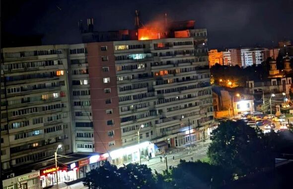 Un drone russe Kamikaze a frappé un immeuble résidentiel à Galați, en Roumanie, blessant des civils et déclenchant un incendie majeur