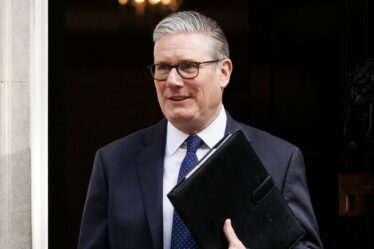 Politique EN DIRECT : Keir Starmer brise le silence sur les élections partielles alors que la querelle travailliste sur le Brexit fait rage