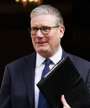 Politique EN DIRECT : Keir Starmer brise le silence sur les élections partielles alors que la querelle travailliste sur le Brexit fait rage