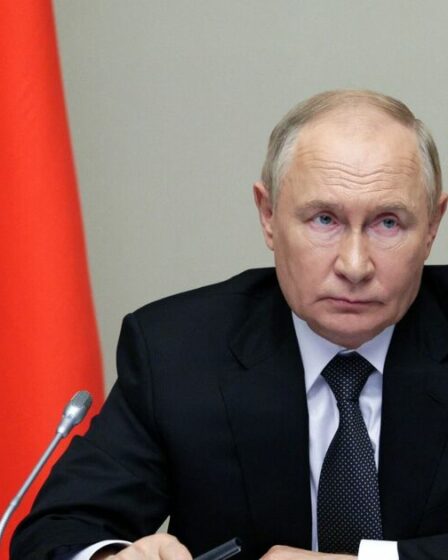 Poutine humilié alors que la « menace terroriste » réduit le défilé de la Seconde Guerre mondiale