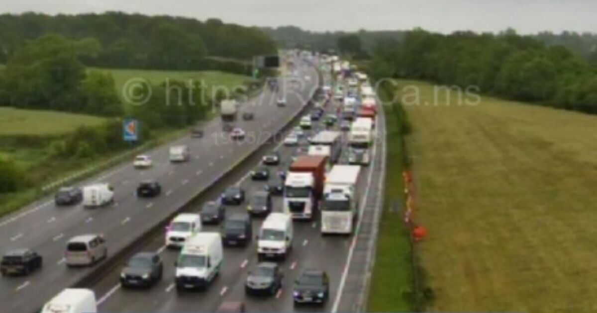 RÉCAPITULATIF du trafic M25 : Chaos dans le Surrey alors que les conducteurs sont confrontés à des retards de 60 minutes et à des files d'attente de 8 miles