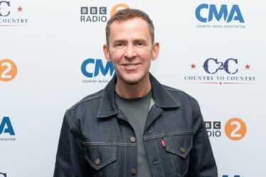 Scott Mills "ne regarde pas un instant de l'Eurovision" après la hache de la BBC