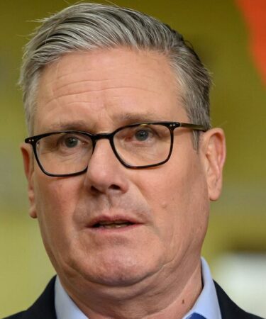 Starmer a « perdu le pays » alors que la mutinerie travailliste fait pression sur le Premier ministre pour qu'il démissionne