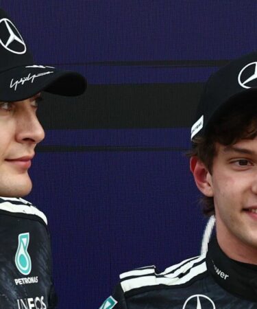 Toto Wolff donne des instructions à George Russell et Kimi Antonelli pour la confrontation au GP du Canada