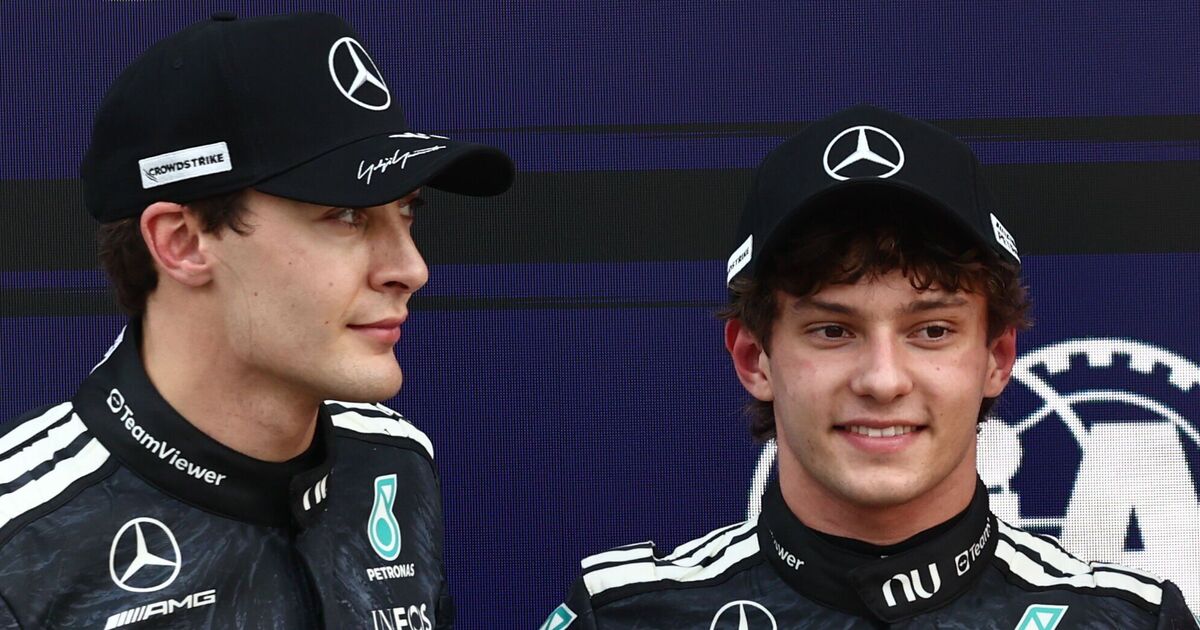 Toto Wolff donne des instructions à George Russell et Kimi Antonelli pour la confrontation au GP du Canada