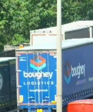 Trafic M25 EN DIRECT : Chaos sur une autoroute principale alors qu'un accident d'horreur impliquant plusieurs véhicules déclenche la fermeture