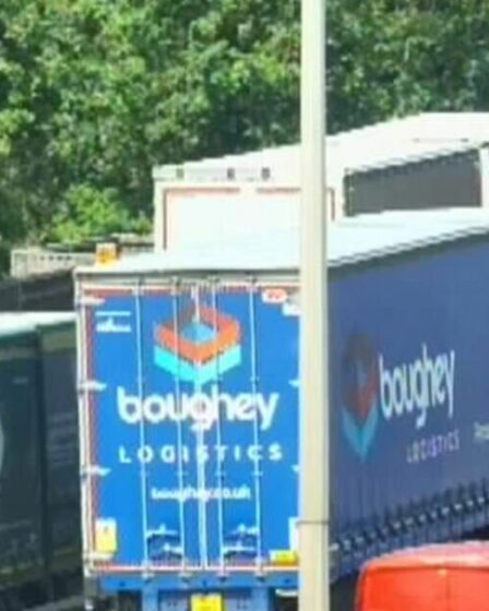 Trafic M25 EN DIRECT : Chaos sur une autoroute principale alors qu'un accident d'horreur impliquant plusieurs véhicules déclenche la fermeture