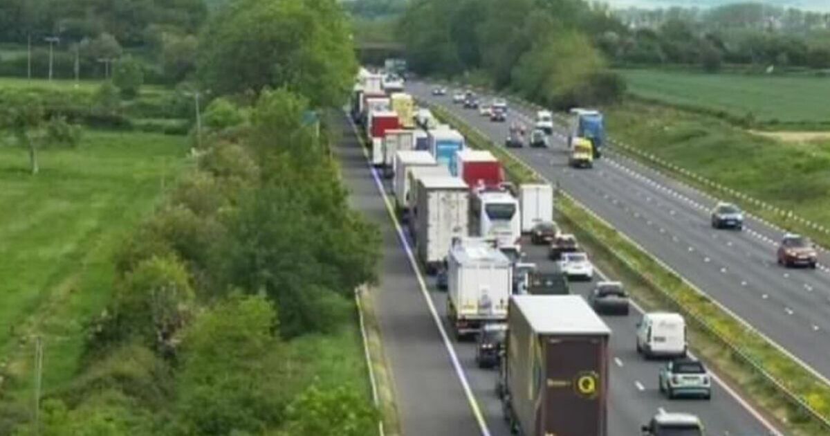 Trafic M5 EN DIRECT : Retards près de Gloucester alors que les conducteurs s'arrêtent après un accident