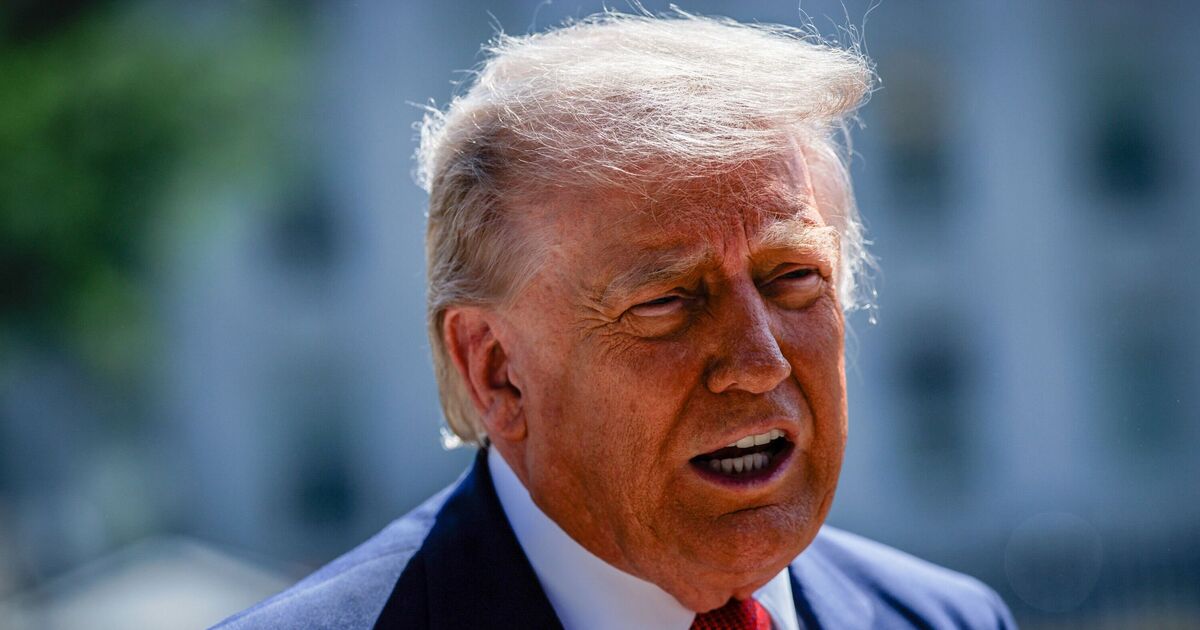 Trump « dément » attire l'attention sur une partie inquiétante de son corps en direct sur Fox News