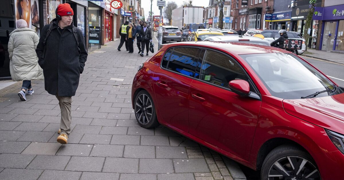 Un énorme changement à venir pour le stationnement sur trottoir – et la majorité des Britanniques sont d’accord