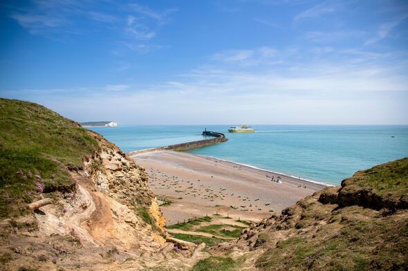 De Fort Hill en regardant la plage de Newhaven et les falaises blanches, Angleterre, Royaume-Uni