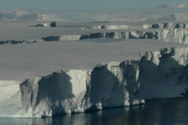 Six pays menacés par l'effondrement du « glacier Doomsday » alors que la banquise disparaîtra « dans quelques mois »