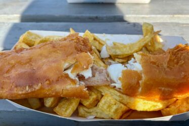 Les 10 meilleurs fish and chips du Royaume-Uni dévoilés alors qu'un endroit sous-estimé arrive en tête