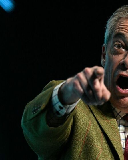 Un énorme coup de pouce pour Nigel Farage alors que la moitié des Britanniques déclarent que le Parti réformé est désormais la véritable opposition au Parti travailliste