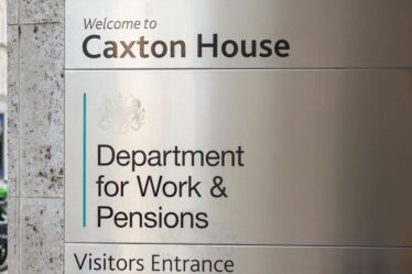 Les retraités de l'État perdent le paiement de leur pension d'État en raison de la règle des 28 jours