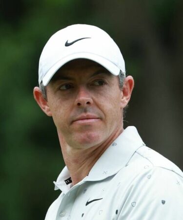 Rory McIlroy rentre dans son nouveau domicile au Royaume-Uni lors d'un voyage de plus de 7 000 milles après une décision de 7,3 millions de livres sterling