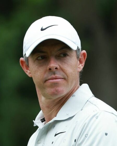 Rory McIlroy rentre dans son nouveau domicile au Royaume-Uni lors d'un voyage de plus de 7 000 milles après une décision de 7,3 millions de livres sterling