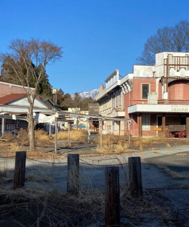 À l’intérieur d’un parc à thème Wild-West abandonné de 75 millions de livres sterling, laissé pourrir pendant 20 ans