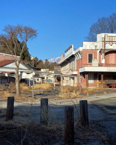 À l’intérieur d’un parc à thème Wild-West abandonné de 75 millions de livres sterling, laissé pourrir pendant 20 ans