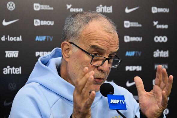 L'entraîneur-chef de l'Uruguay Marcelo Bielsa s'exprime lors d'une conférence de presse avant la Coupe du Monde de la FIFA 2026, au Complejo Uruguay