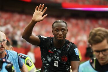 Ismael Koné publie une déclaration après qu'une horrible blessure ait interrompu le match de la Coupe du monde