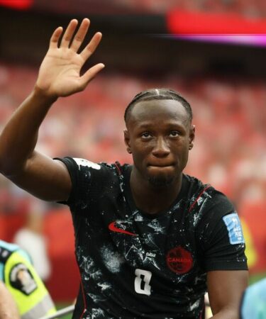 Ismael Koné publie une déclaration après qu'une horrible blessure ait interrompu le match de la Coupe du monde