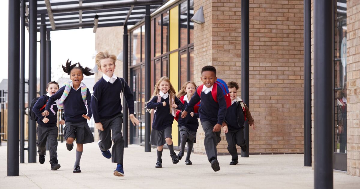 Les écoles britanniques introduisent cette semaine une nouvelle règle d'uniforme pour les élèves - commence lundi