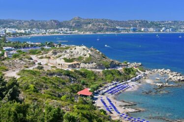 Île grecque qui propose des offres tout compris en juillet pour moins de 500 £