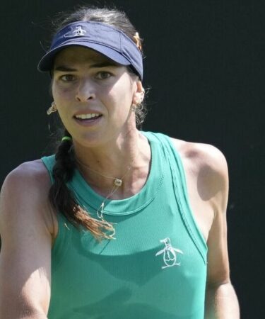 Une star du tennis en colère se déchaîne alors que l'interdiction de dopage « honteuse » du champion de Wimbledon enflamme la dispute