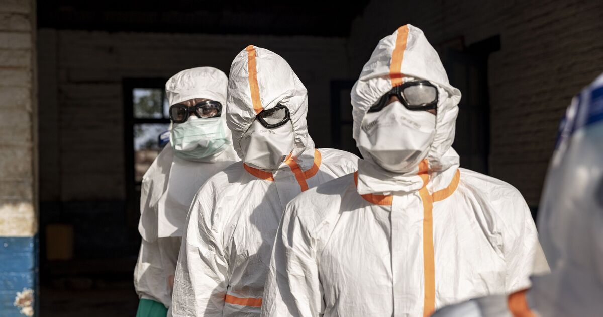 Horreur alors qu'un passager tombe malade du virus Ebola lors d'un vol vers l'Europe
