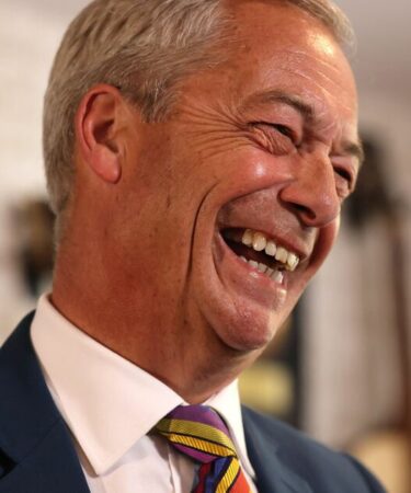 Le biographe "plus certain que jamais" Farage prêt à négocier avec les conservateurs pour conquérir le pouvoir