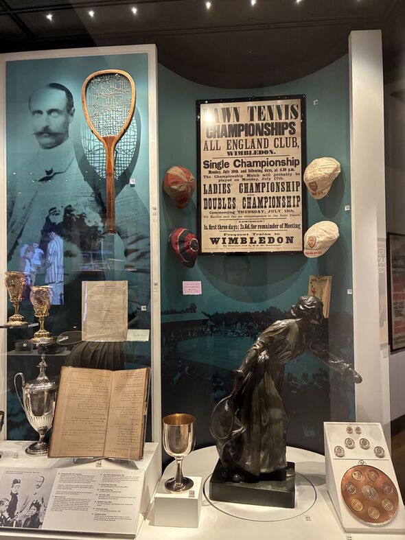 Une exposition à l'intérieur du musée du tennis de Wimbledon