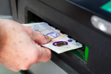"Si je veux utiliser la banque la plus proche, je devrais parcourir 114 miles"