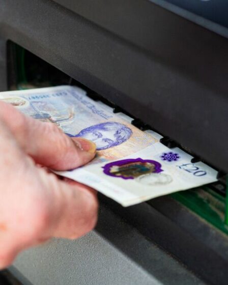 "Si je veux utiliser la banque la plus proche, je devrais parcourir 114 miles"
