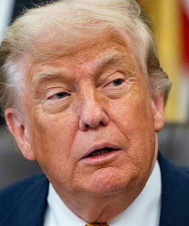 CNN fait une pause pour annoncer l'actualité de Trump alors que les craintes en matière de santé montent en flèche après la perte du président