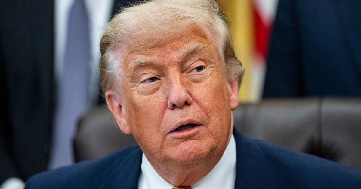 CNN fait une pause pour annoncer l'actualité de Trump alors que les craintes en matière de santé montent en flèche après la perte du président