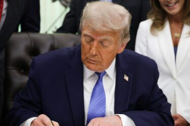 Coupe du monde EN DIRECT : Donald Trump promet une attaque "très dure" alors que l'Iran menace de protester contre le match