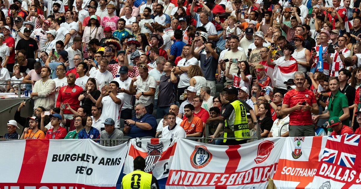 Coupe du monde EN DIRECT : des supporters en colère manifestent contre l'interdiction du drapeau anglais du stade
