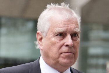 Famille royale EN DIRECT : Andrew « exige un paiement » alors que l'ex-prince « se sent bouc émissaire »