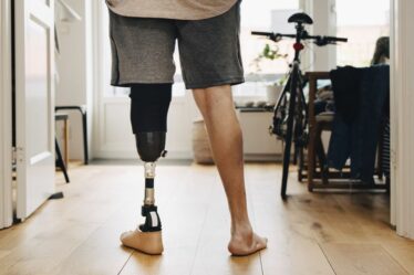 Horreur alors qu'un homme s'ampute son propre pied pour simuler un vol violent