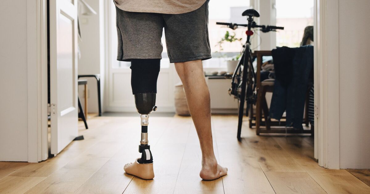 Horreur alors qu'un homme s'ampute son propre pied pour simuler un vol violent