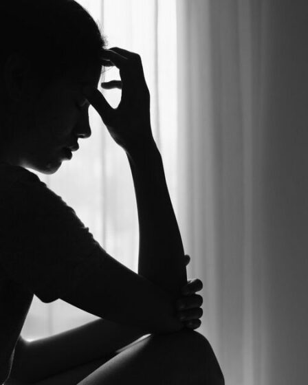 Horreur alors qu'une jeune fille de 14 ans est victime d'un viol collectif après que des hommes sont entrés par effraction chez elle - 4 personnes arrêtées
