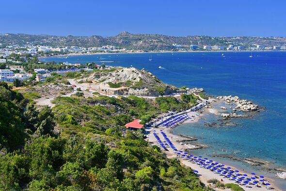 Plage de sable doré à Rhodes, Grèce Plage de sable doré à Rhodes, Grèce