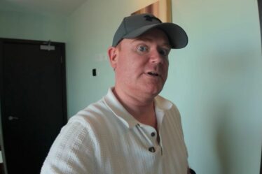 "Je suis allé à Butlins – je n'avais aucune chance de laisser mon fils dormir sur le lit"