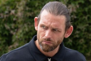 La star d'Emmerdale annonce une mort dévastatrice alors qu'il fulmine contre un "f*** cancer"