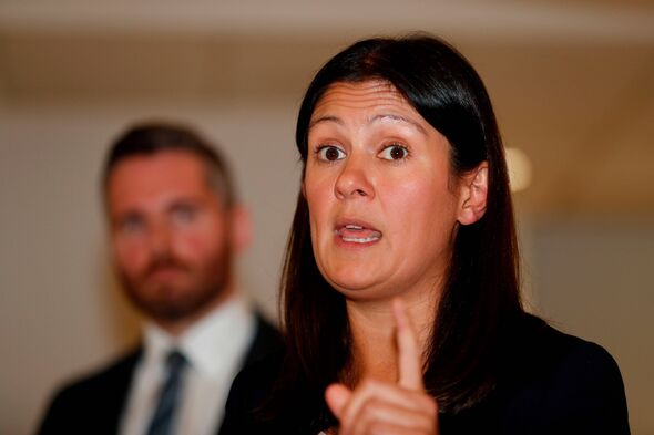 La secrétaire à la Culture, Lisa Nandy, s'occupe actuellement de la décision relative aux droits de licence de la BBC.