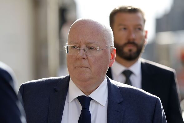 Peter Murrell arrivant au tribunal
