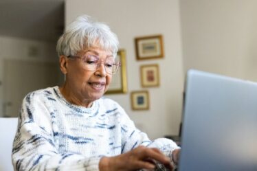 Le DWP remet 114 £ par semaine aux retraités de l'État souffrant de 56 problèmes de santé