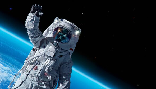 12 avril 1969, Journée internationale du vol spatial habité, concept de la Journée de l'astronautique avec l'astronaute de l'ISS en combinaison spatiale sur fond 12 avril 1969, Journée internationale du vol spatial habité, concept de la Journée de l'astronautique avec l'astronaute de l'ISS en combinaison spatiale sur fond