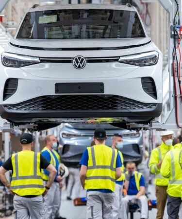 Le plan brutal du géant automobile visant à supprimer 100 000 emplois dévoilé – les véhicules électriques et les syndicats blâmés